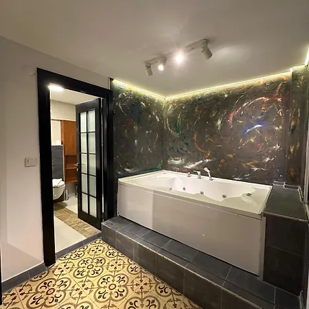 Casa Rosso Hotel *